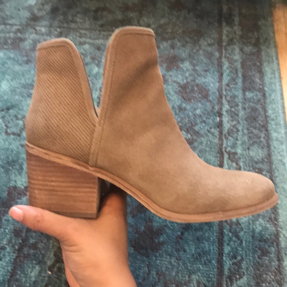 bp barris block heel